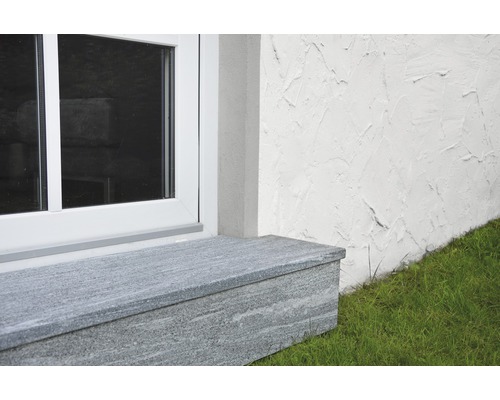 Fenster mit Fensterbank aus Granit