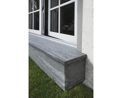 Fenêtre avec rebord de fenêtre en granit