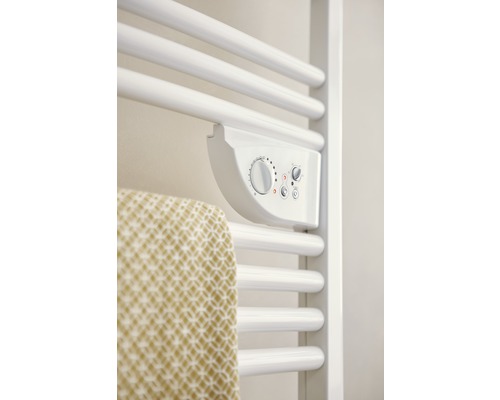 Sèche-serviettes blanc avec régulateur et serviette