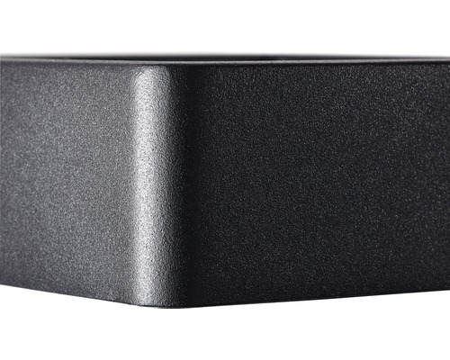 Gros plan d''un boîtier en plastique noir