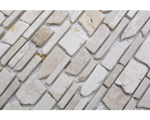 Mosaikfliesen aus Travertin auf einem Netz