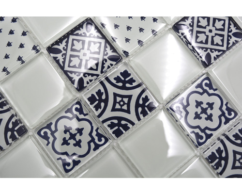 Motif de carreaux de mosaïque avec des motifs géométriques et floraux