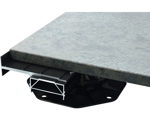 Terrassenplatte auf Stelzlager mit Aluminiumprofil