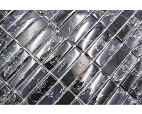 Mosaïque en verre et pierre naturelle, gros plan