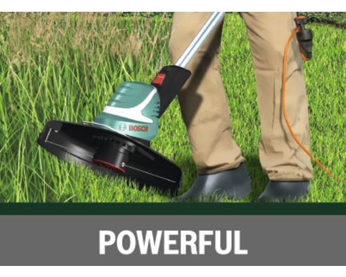 Coupe-bordures en cours d''utilisation pour couper l''herbe