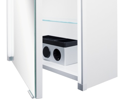 Armoire de salle de bains ouverte avec prise et compartiments de rangement