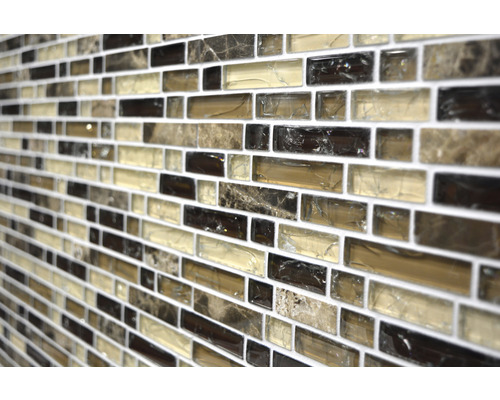 Mosaikfliesenwand mit rechteckigen Fliesen