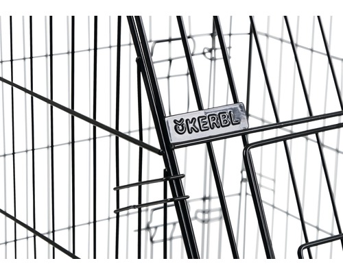 Vue détaillée d''une clôture métallique avec le logo Kerbl