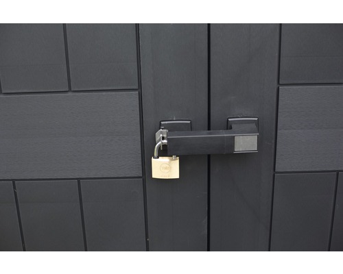 Schloss an einer Gartentür zur Sicherheit