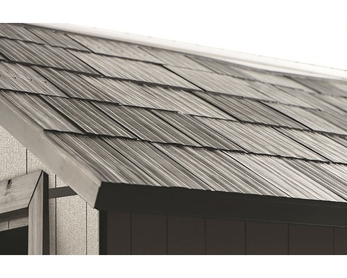 Nahaufnahme der Dachschindeln eines Gartenhauses.