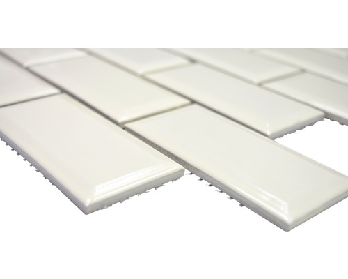 Rechteckige Keramikfliesen im Verbund