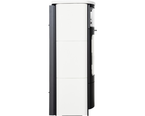 Vue latérale d''un poêle avec revêtement en acier