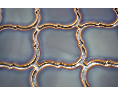 Nahaufnahme von Mosaikfliesen im orientalischen Stil