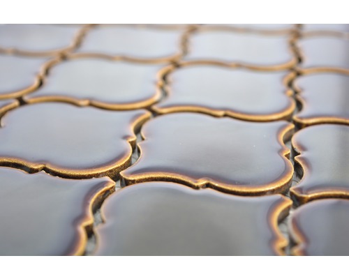 Dekorative, glänzende Mosaikfliesen im marokkanischen Stil