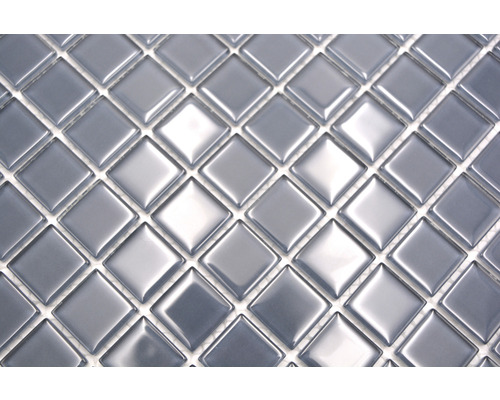 Nahaufnahme von quadratischen Mosaikfliesen