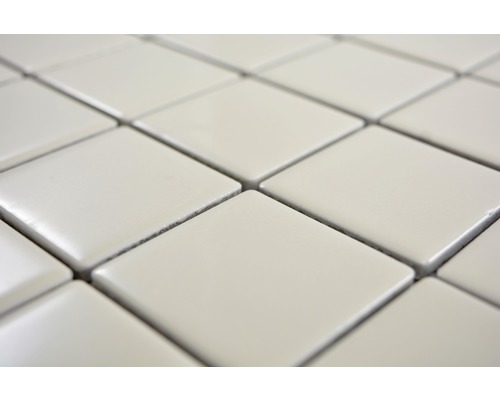 Nahaufnahme von quadratischen Fliesen