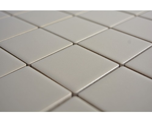 Carreaux en céramique posés en motif de losange