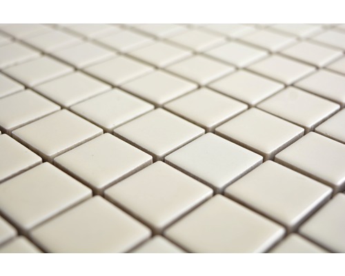 Fliesenmuster mit quadratischen Keramikfliesen