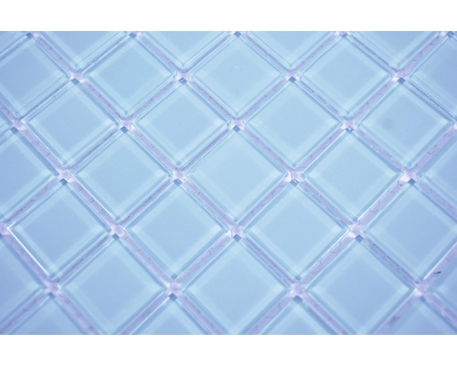 Gros plan d''une mosaïque de verre avec des éléments carrés