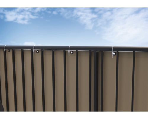 Clôture de confidentialité avec fixation à l''extérieur.