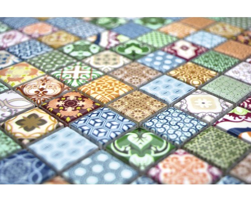 Carreaux de mosaïque carrés avec différents motifs