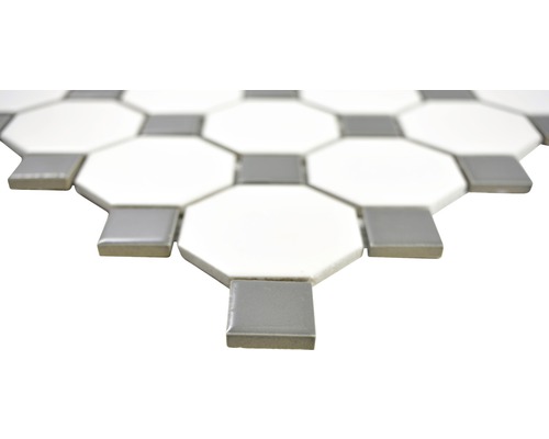 Mosaikfliesen aus achteckigen und quadratischen Elementen