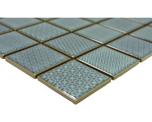 Mosaikfliese mit unterschiedlichen Mustern