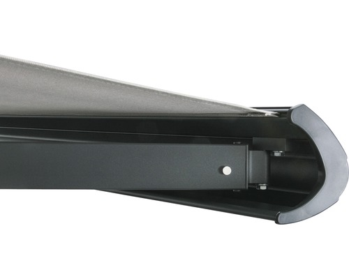 Detailansicht einer Markise mit Stoff und Metallgestell