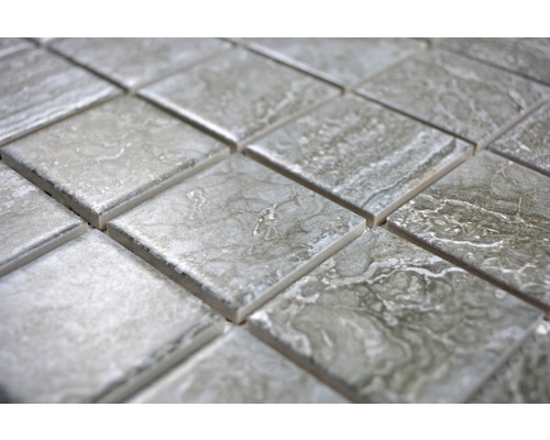 Gros plan de carreaux de mosaïque carrés aspect marbre