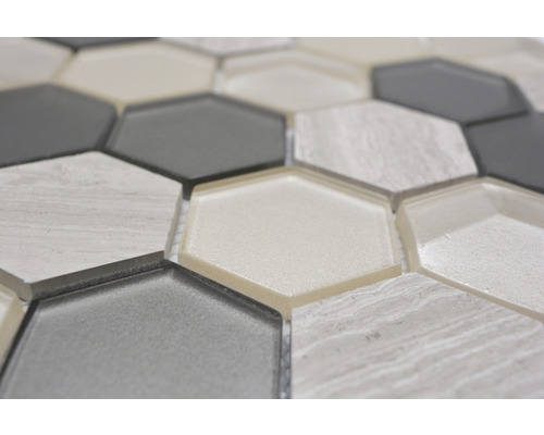 Gros plan de carreaux de mosaïque hexagonaux de différentes finitions