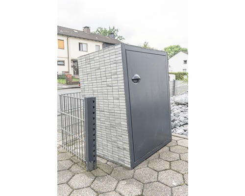 Boîte à ordures grise avec porte et motif de brique