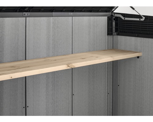 Regalbrett im Inneren einer Gerätebox