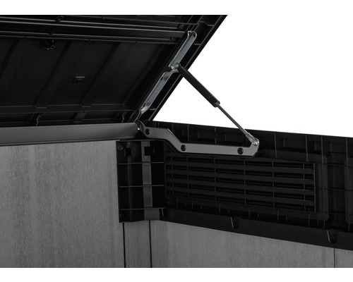 Detailansicht einer Gartenbox mit geöffnetem Deckel und Gasdruckfeder