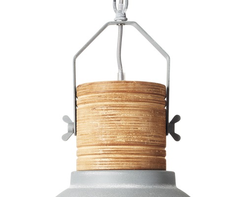 Gros plan d''une suspension avec des détails en bois et une suspension en métal