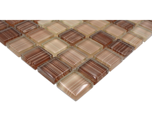 Mosaïque en verre avec des pierres carrées