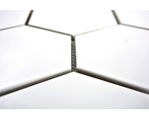 Gros plan de carreaux blancs hexagonaux avec joints