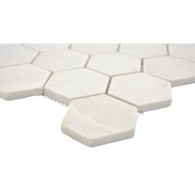 Mosaïque hexagonale en pierre sur filet