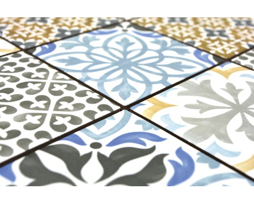 Gros plan de carreaux avec différents motifs