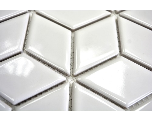 Gros plan de carreaux blancs en forme de losange sur un filet