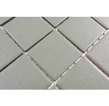 Gros plan de carreaux de mosaïque gris