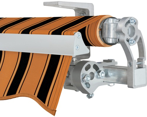 Vue détaillée d''un store banne avec toile rayée et structure argentée