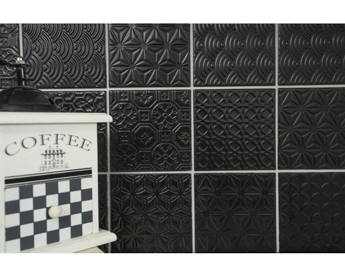 Carreaux muraux avec différents motifs en relief