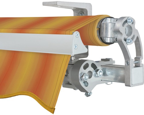 Vue détaillée d''un store banne avec cadre en métal et tissu rayé