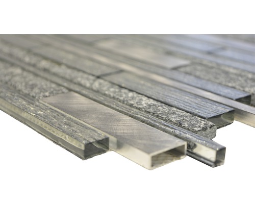 Mosaïque en pierre, verre et métal