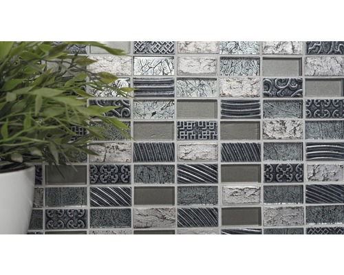 Mur de carreaux de mosaïque avec différents motifs
