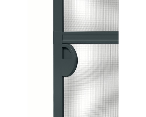 Detailansicht eines Insektenschutzgitters mit Griff