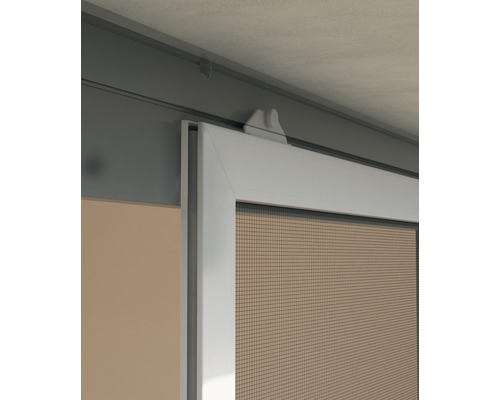 Vue détaillée d''une porte moustiquaire avec cadre et rail de guidage