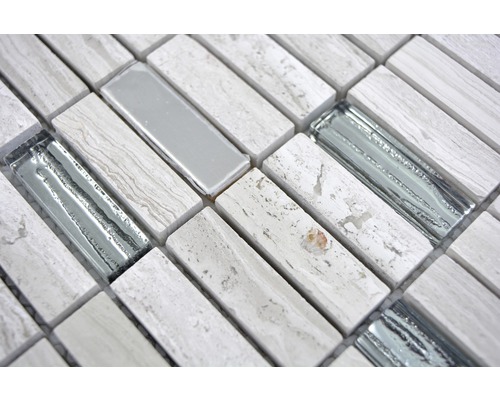 Mosaikfliese mit Stein- und Glaselementen