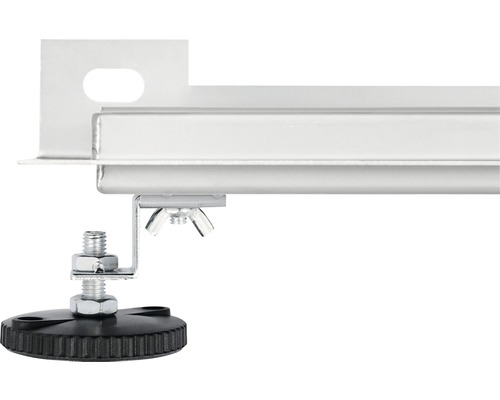 Gros plan d''une étagère avec pied de nivellement pour réglage en hauteur