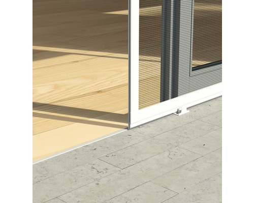 Detailaufnahme einer Insektenschutztür mit Rahmen und Fliegengitter.